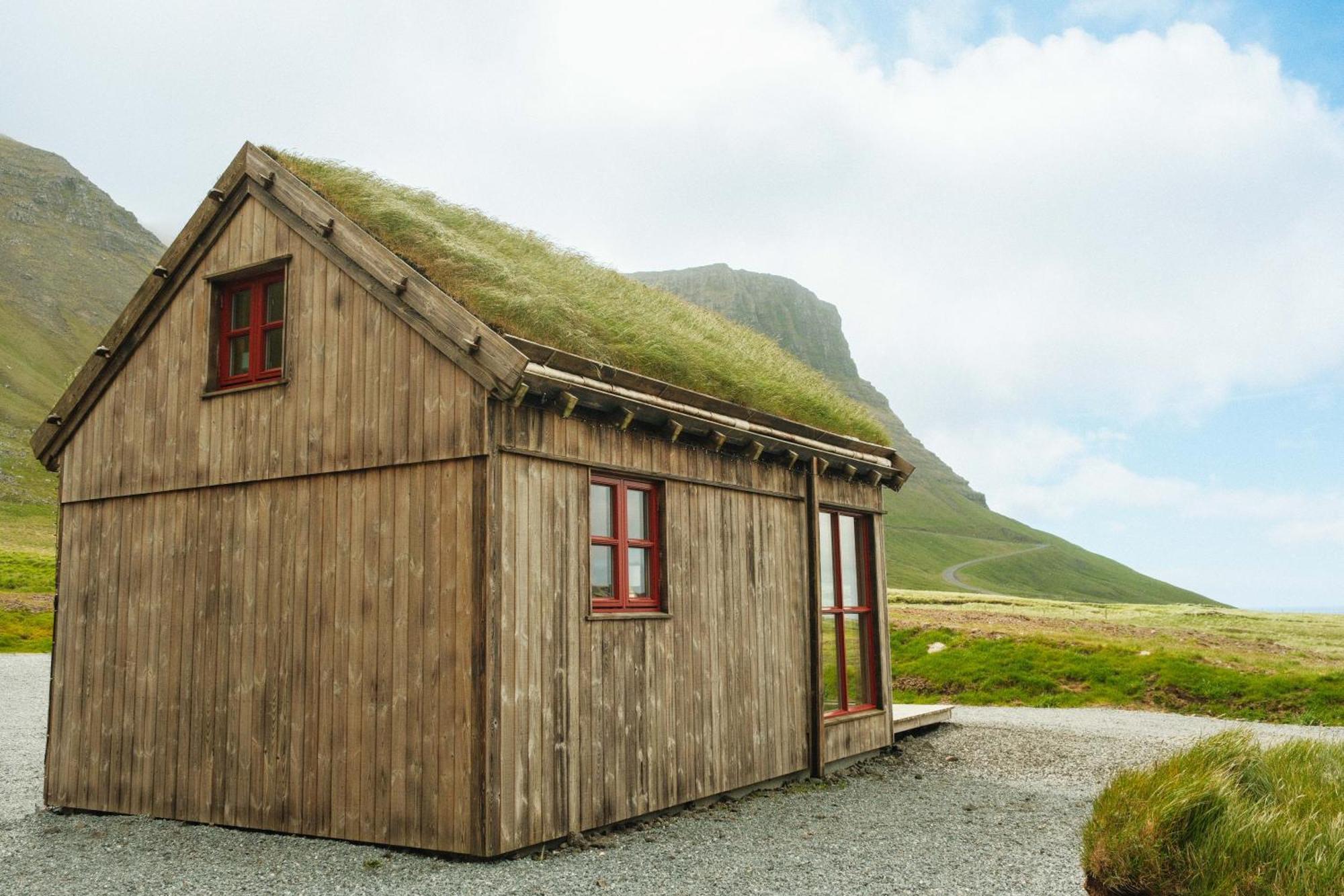 Mulafossur Cottages By Famous Waterfall In Gasadalur 외부 사진