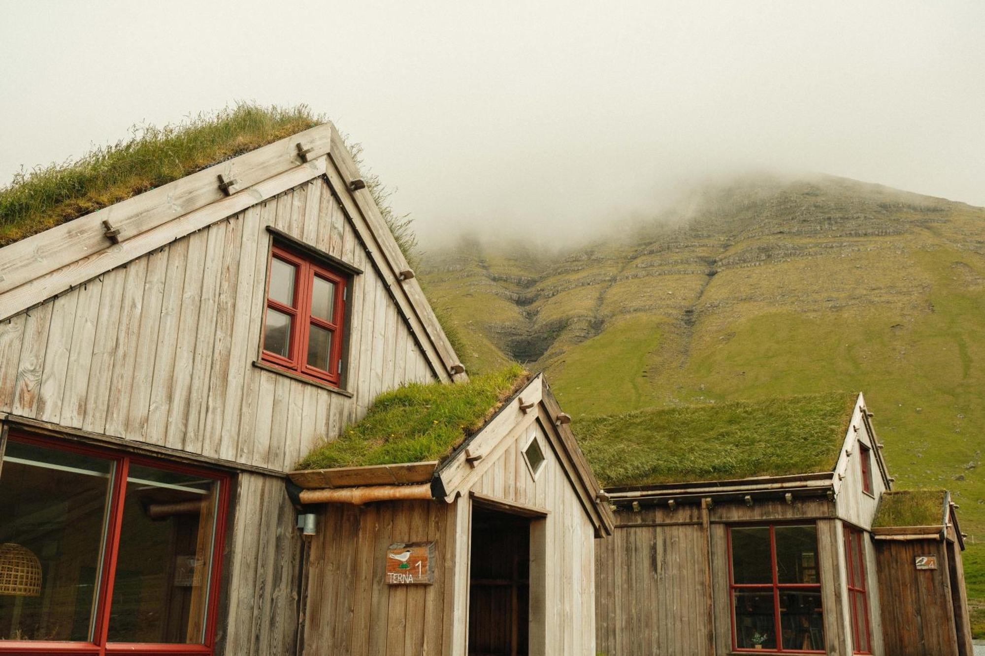 Mulafossur Cottages By Famous Waterfall In Gasadalur 외부 사진