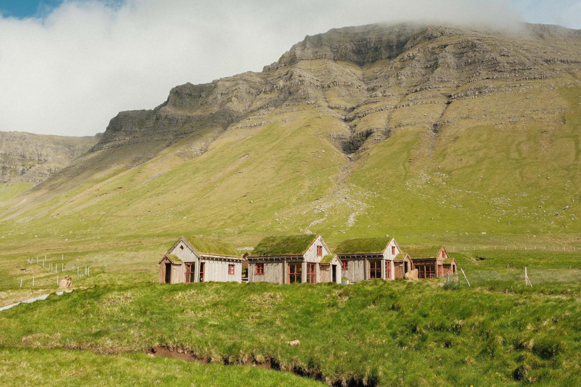 Mulafossur Cottages By Famous Waterfall In Gasadalur 외부 사진