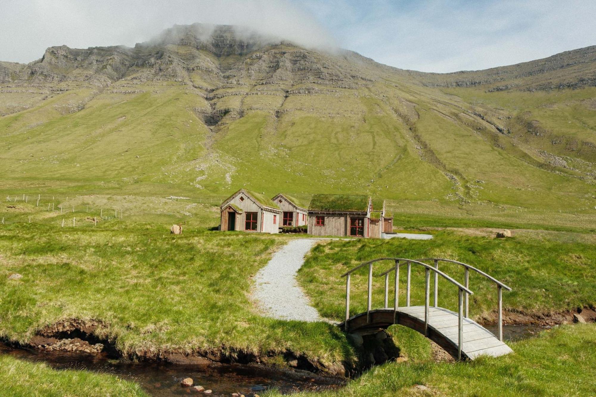 Mulafossur Cottages By Famous Waterfall In Gasadalur 외부 사진