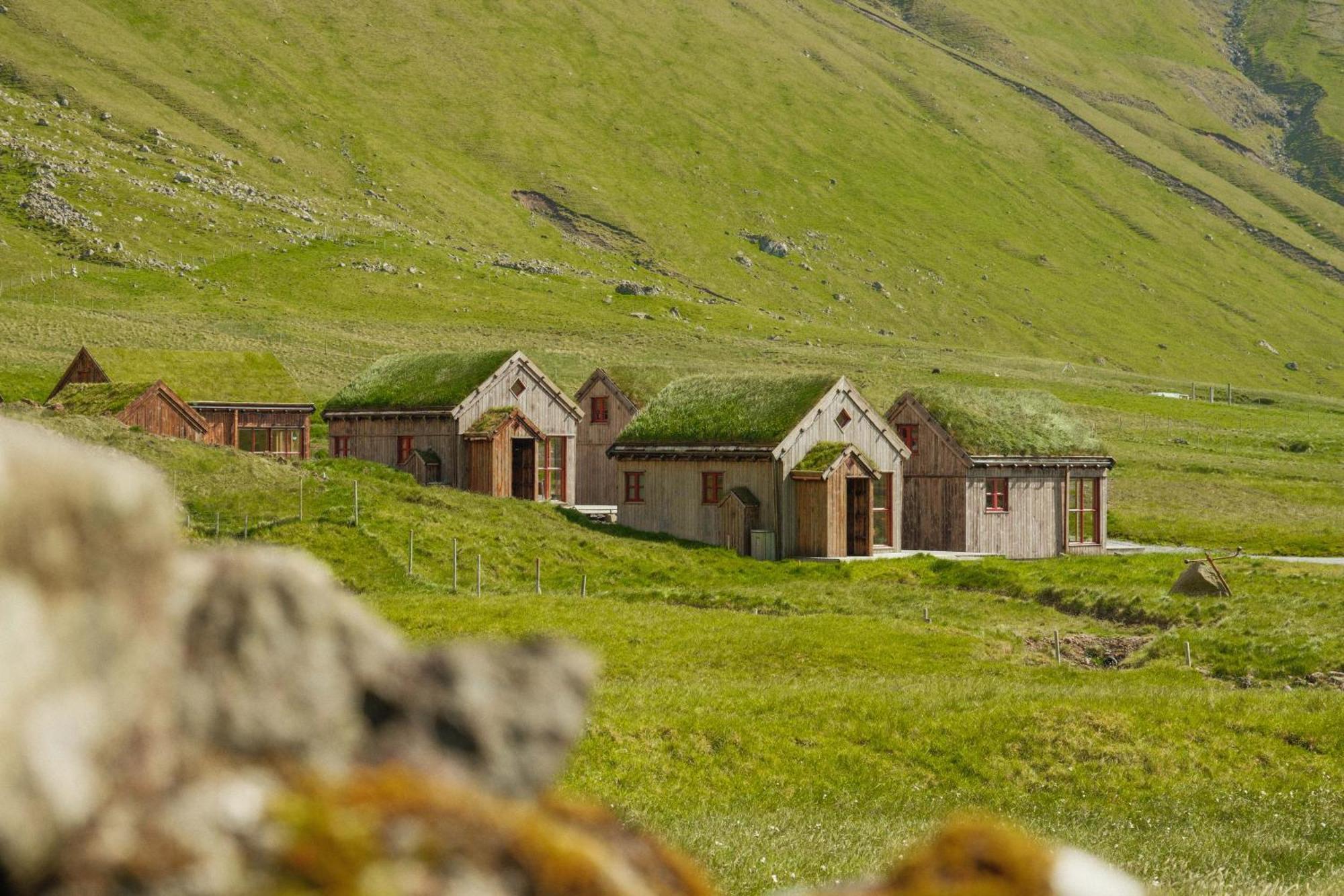 Mulafossur Cottages By Famous Waterfall In Gasadalur 외부 사진