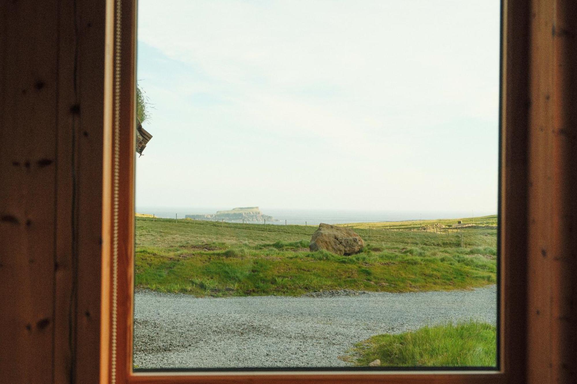 Mulafossur Cottages By Famous Waterfall In Gasadalur 외부 사진