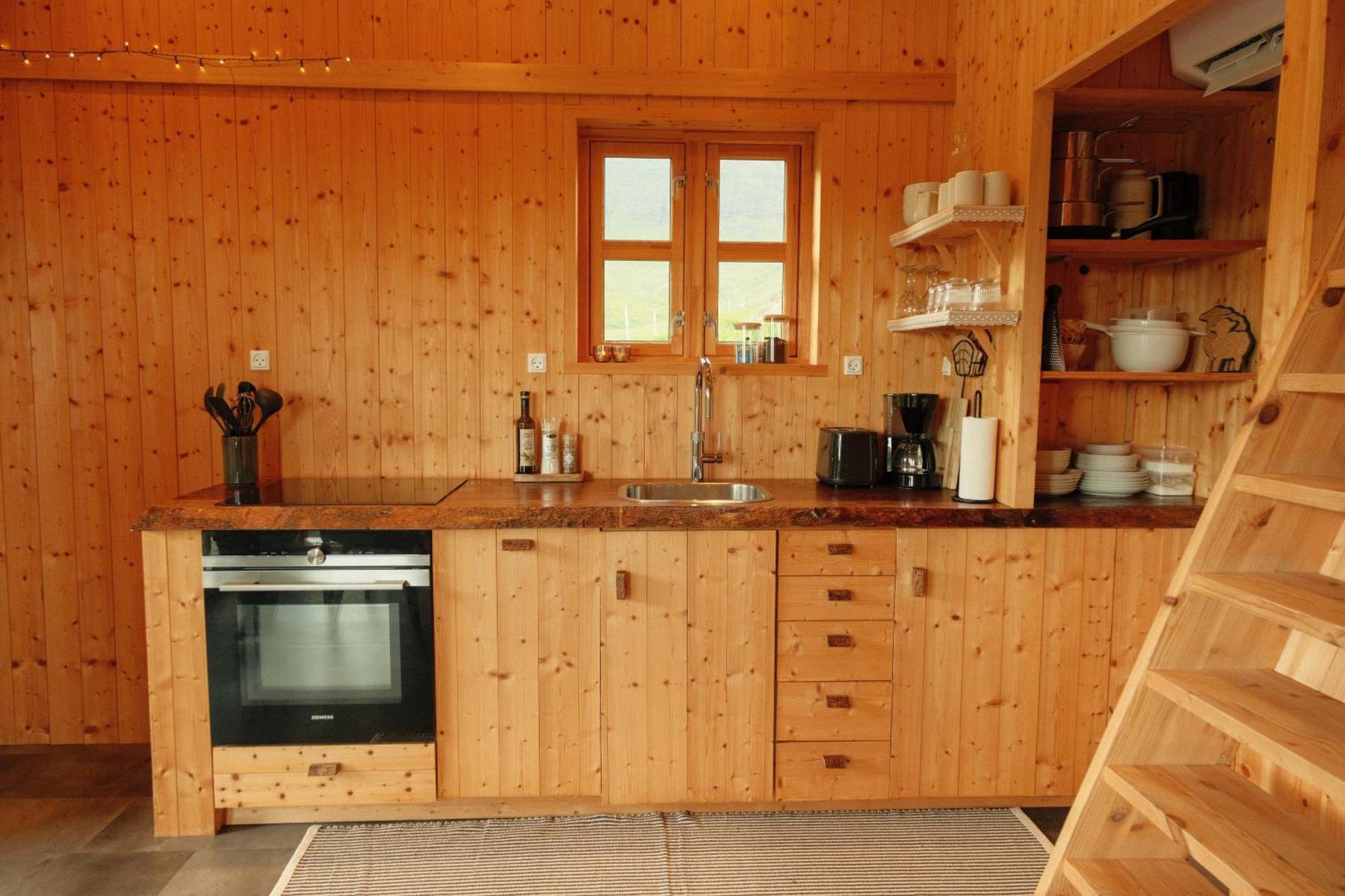 Mulafossur Cottages By Famous Waterfall In Gasadalur 외부 사진