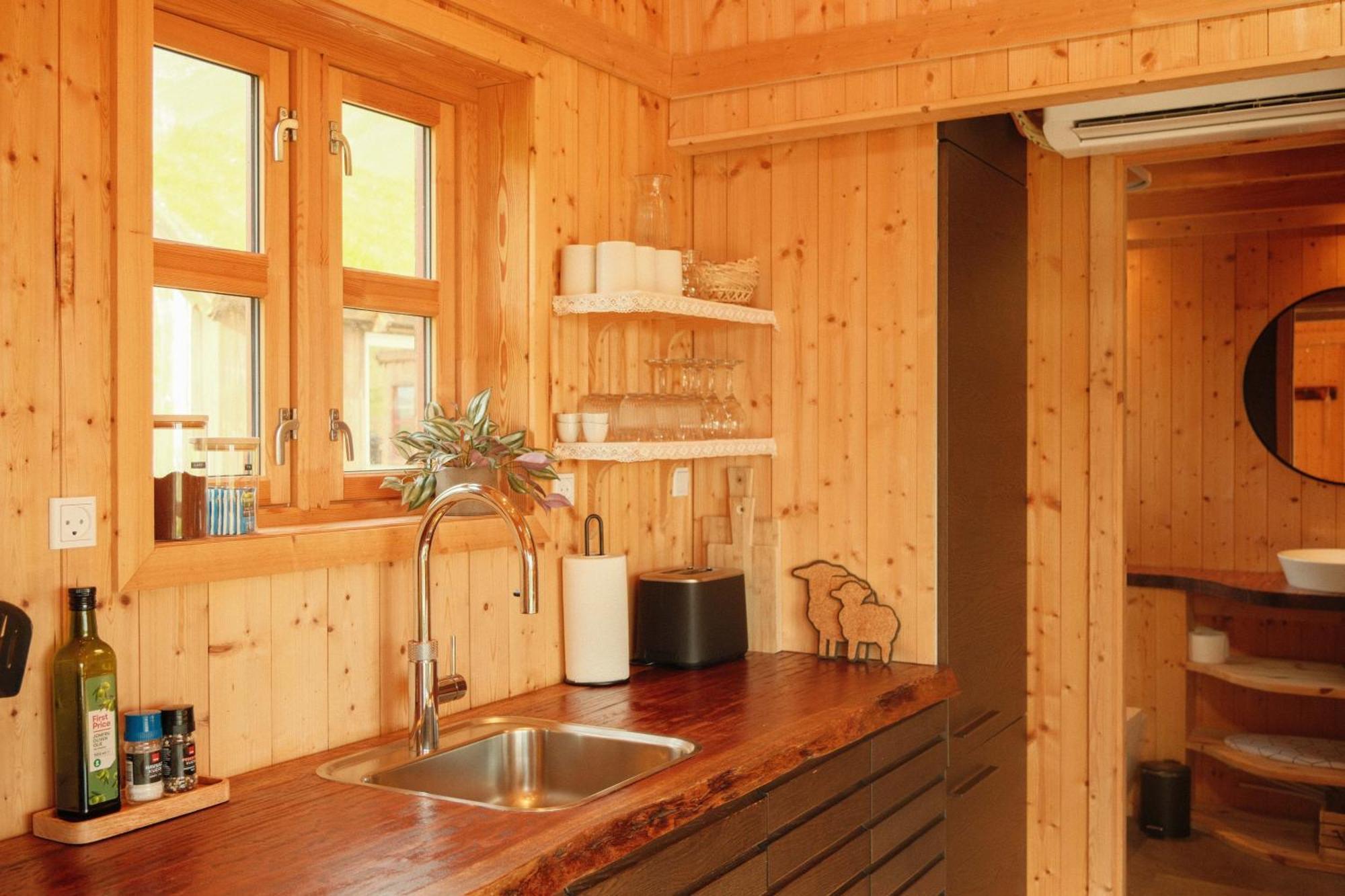 Mulafossur Cottages By Famous Waterfall In Gasadalur 외부 사진