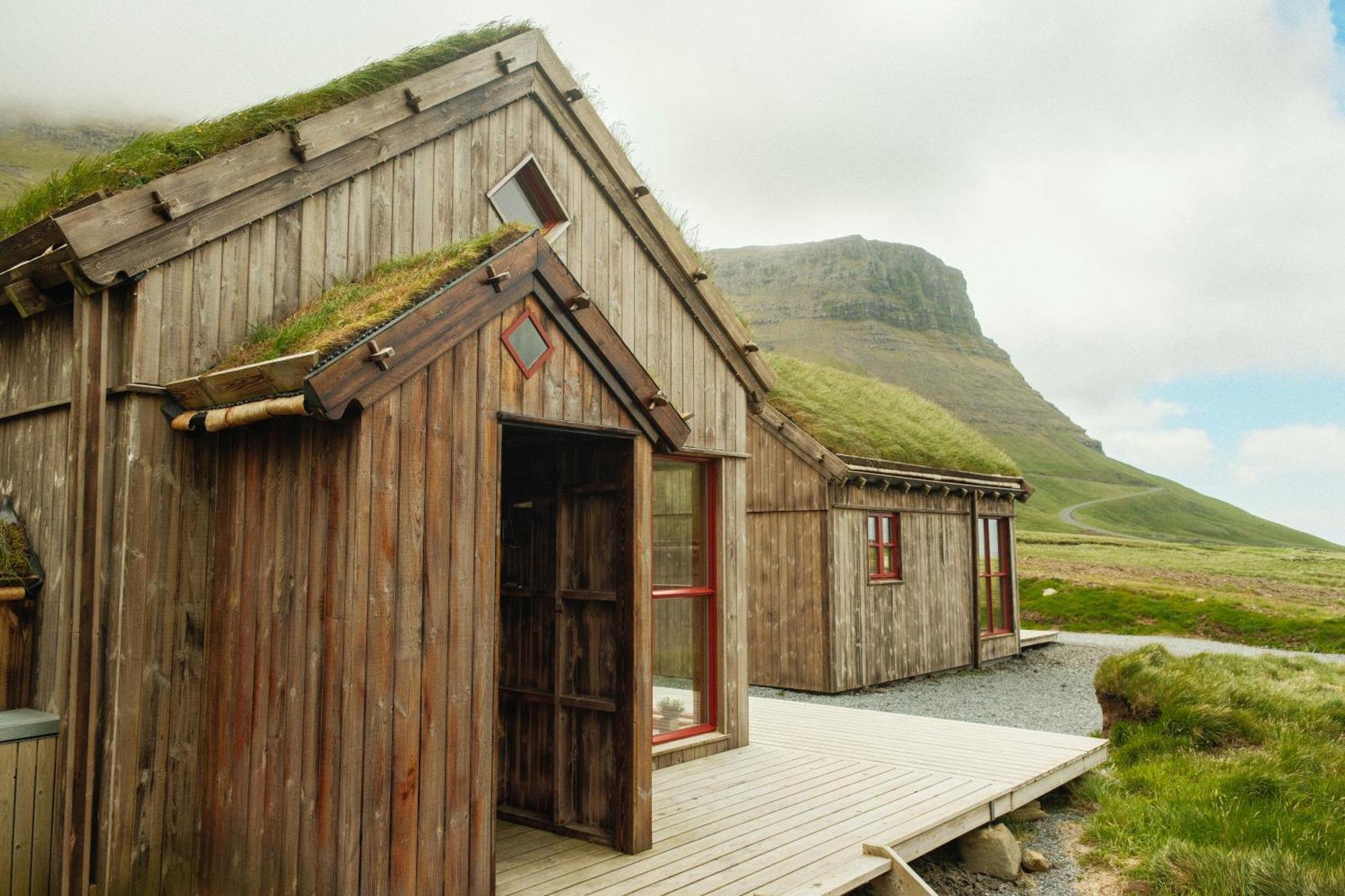 Mulafossur Cottages By Famous Waterfall In Gasadalur 외부 사진